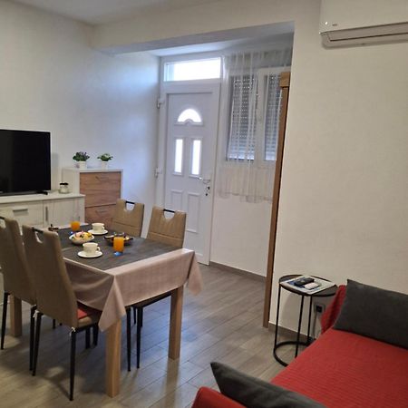 Apartment Neva Split With Free Private Parking Space Extérieur photo