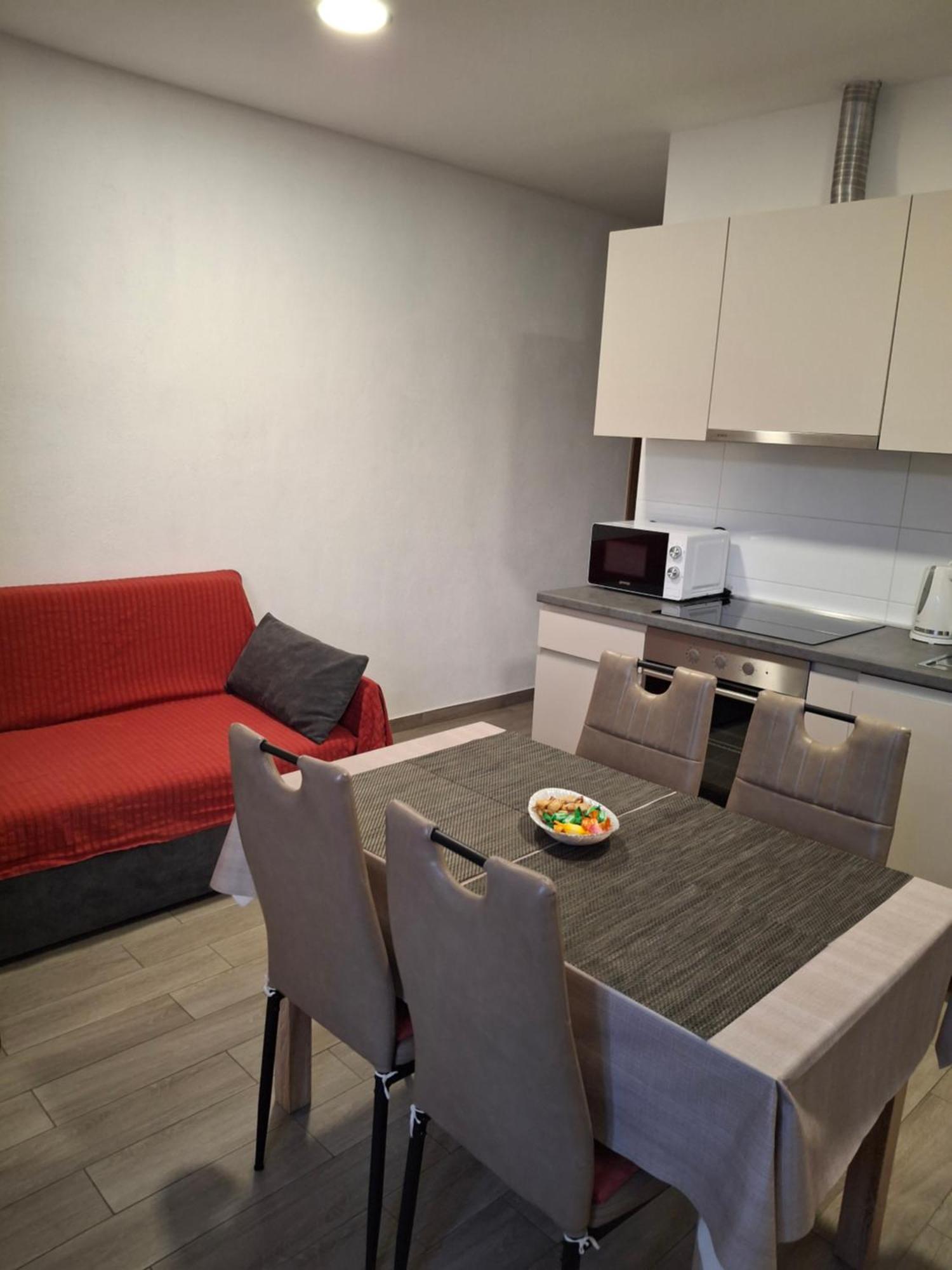 Apartment Neva Split With Free Private Parking Space Extérieur photo
